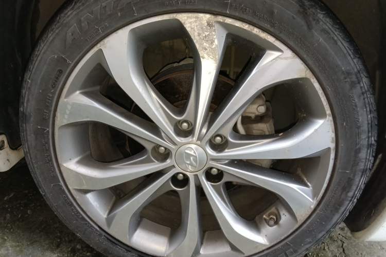Used Hyundai Sonata 2013 2.4L Automatic Luxury Version China IV Standard Right Front Wheel Hub