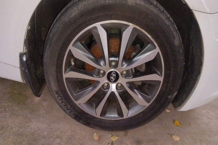 Used Hyundai Sonata 2013 2.0L Automatic Leading Edition Right Front Wheel Hub