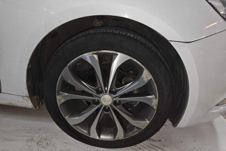 Used Hyundai Sonata 2013 2.4L Automatic Luxury Version China IV Standard Right Front Wheel Hub