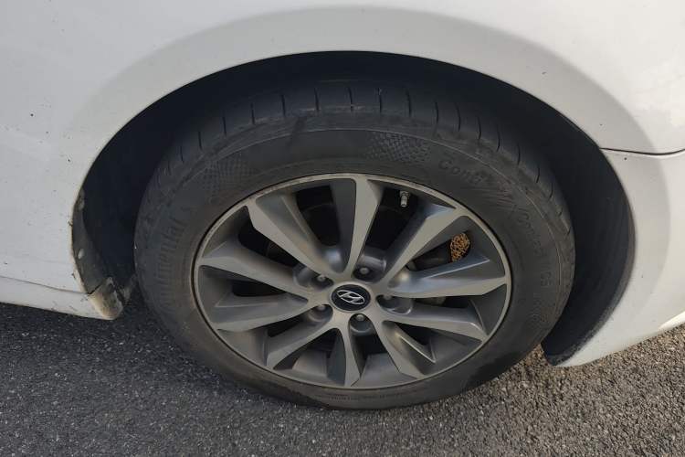 Used Hyundai Sonata 2013 2.0L Automatic Leading Edition Right Front Wheel Hub
