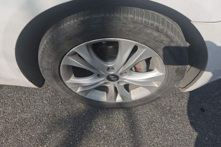 Used Hyundai Sonata 2013 2.0L Automatic Leading Edition Right Front Wheel Hub