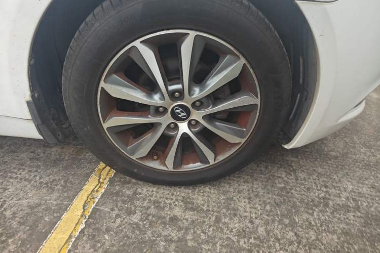 Used Hyundai Sonata 2013 2.0L Automatic Leading Edition Right Front Wheel Hub