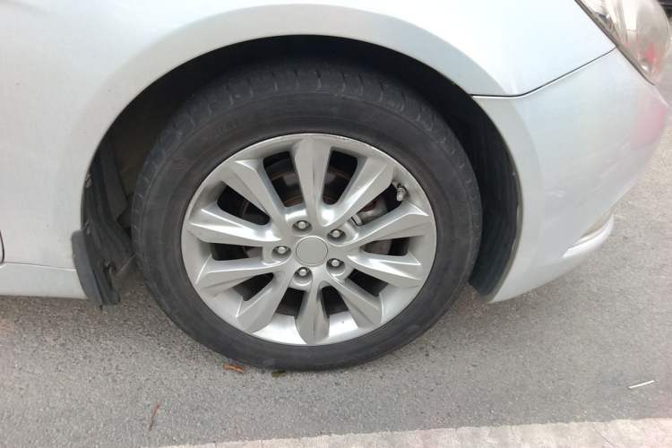 Used Hyundai Sonata 2013 2.0L Automatic Prestige Edition Right Front Wheel Hub