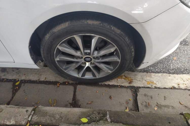 Used Hyundai Sonata 2013 2.0L Automatic Leading Edition Right Front Wheel Hub