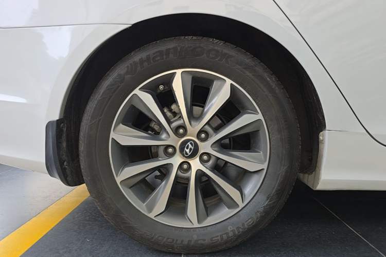 Used Hyundai Sonata 2013 2.0L Automatic Fashion Edition Right Rear Wheel Hub