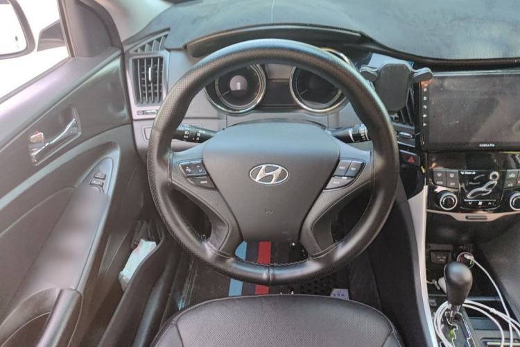 Used Hyundai Sonata 2013 2.0L Automatic Prestige Edition Steering Wheel