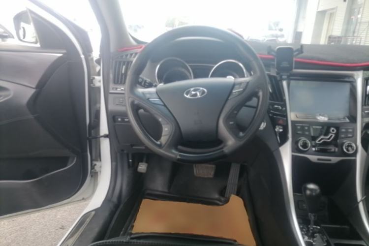 Used Hyundai Sonata 2013 2.0L Automatic Luxury Edition Steering Wheel