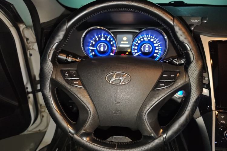 Used Hyundai Sonata 2013 2.4L Automatic Luxury Version China IV Standard Steering Wheel