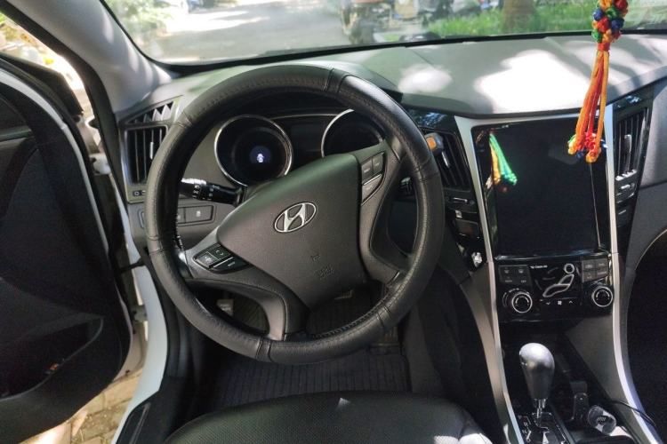 Used Hyundai Sonata 2013 2.4L Automatic Luxury Version China IV Standard Steering Wheel
