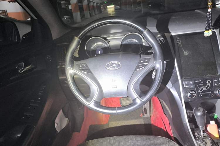 Used Hyundai Sonata 2013 2.4L Automatic Leading Edition China IV Standard Steering Wheel