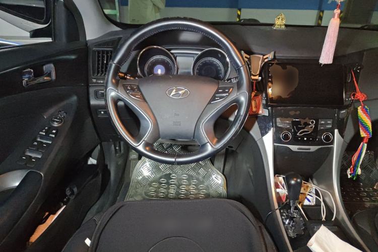 Used Hyundai Sonata 2013 2.4L Automatic Luxury Version China IV Standard Steering Wheel