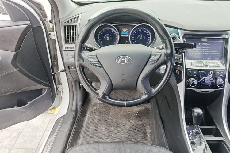 Used Hyundai Sonata 2013 2.4L Automatic Leading Edition China V Standard Steering Wheel