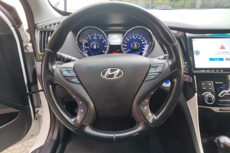 Used Hyundai Sonata 2013 2.4L Automatic Top-Grade Version China IV Standard Steering Wheel