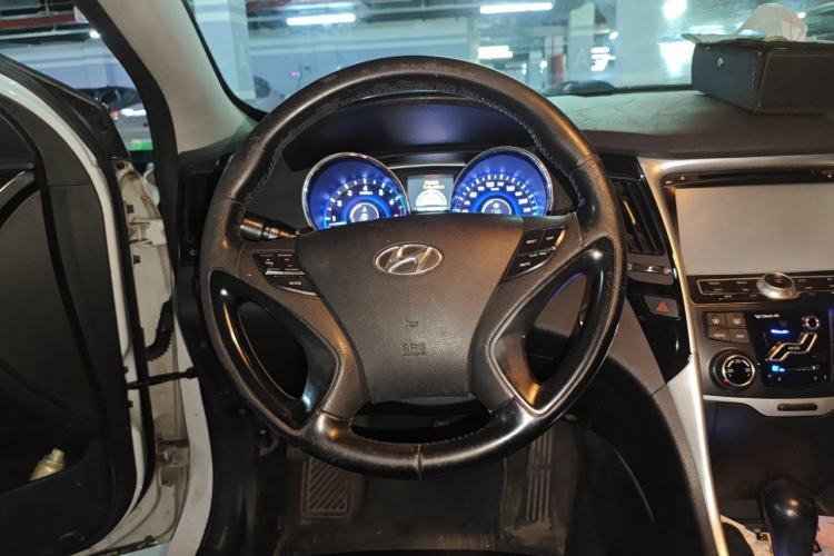 Used Hyundai Sonata 2013 2.4L Automatic Leading Edition China IV Standard Steering Wheel