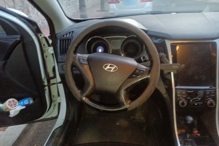 Used Hyundai Sonata 2013 2.4L Automatic Luxury Version China IV Standard Steering Wheel