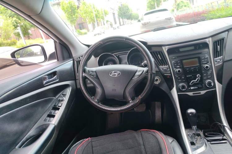 Used Hyundai Sonata 2013 2.0L Automatic Luxury Edition Steering Wheel