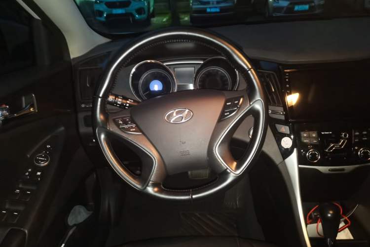 Used Hyundai Sonata 2013 2.0L Automatic Luxury Edition Steering Wheel