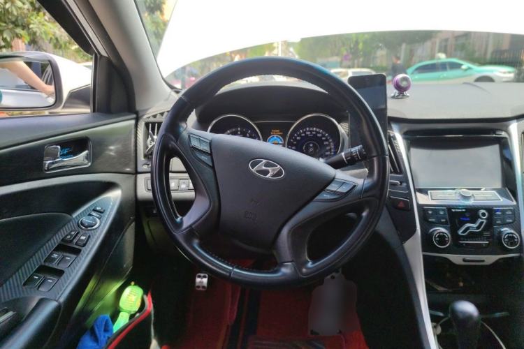 Used Hyundai Sonata 2013 2.0L Automatic Luxury Edition Steering Wheel