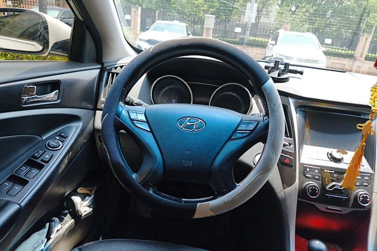 Used Hyundai Sonata 2013 2.0L Automatic Luxury Edition Steering Wheel