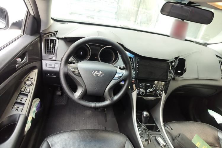 Used Hyundai Sonata 2013 2.0L Automatic Luxury Edition Steering Wheel