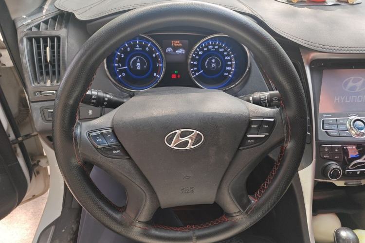 Used Hyundai Sonata 2013 2.4L Automatic Luxury Version China IV Standard Steering Wheel