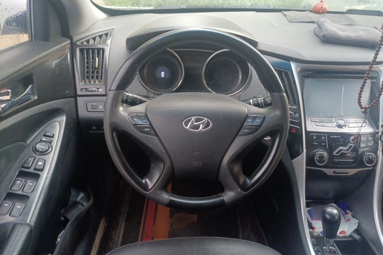 Used Hyundai Sonata 2013 2.0L Automatic Luxury Edition Steering Wheel