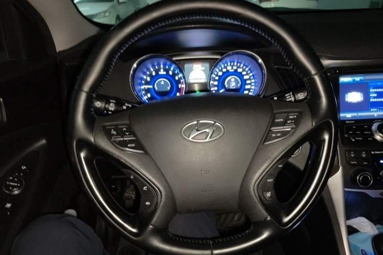Used Hyundai Sonata 2013 2.4L Automatic Luxury Version China IV Standard Steering Wheel
