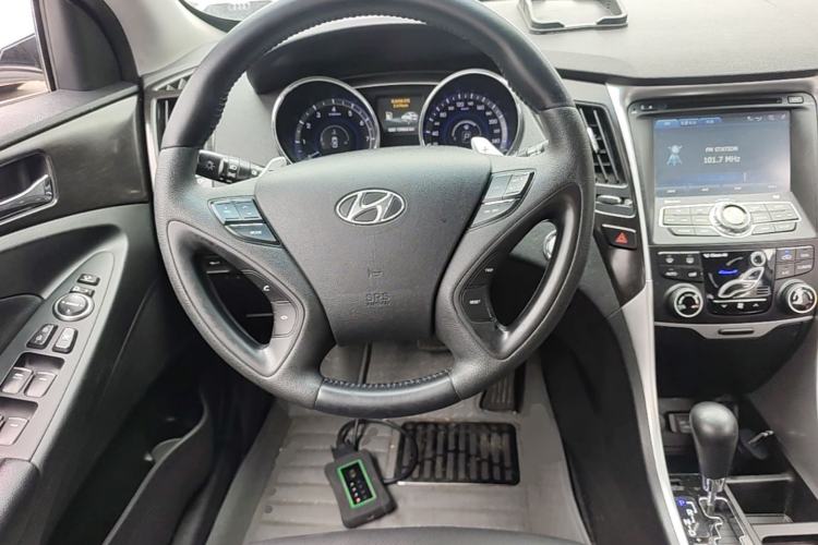 Used Hyundai Sonata 2013 2.4L Automatic Luxury Version China V Standard Steering Wheel