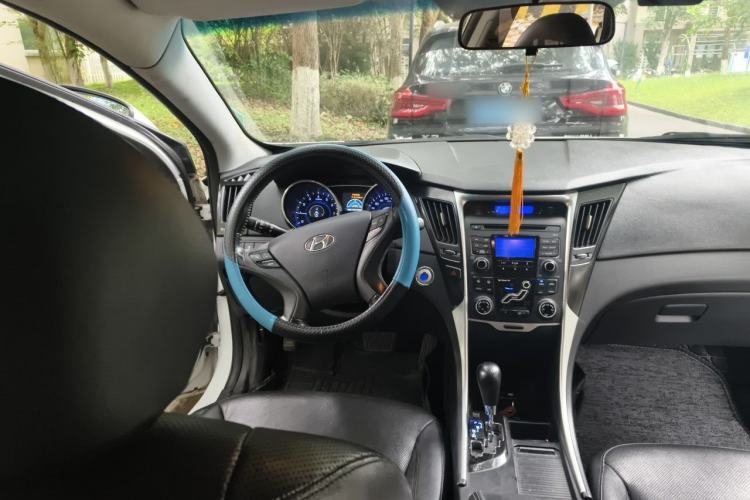 Used Hyundai Sonata 2013 2.0L Automatic Luxury Edition Steering Wheel