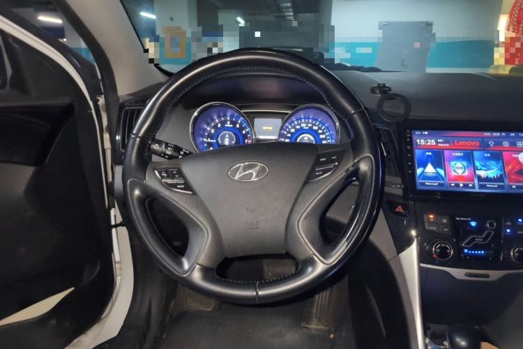 Used Hyundai Sonata 2013 2.0L Automatic Luxury Edition Steering Wheel