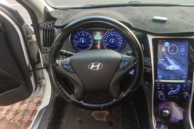 Used Hyundai Sonata 2013 2.0L Automatic Luxury Edition Steering Wheel