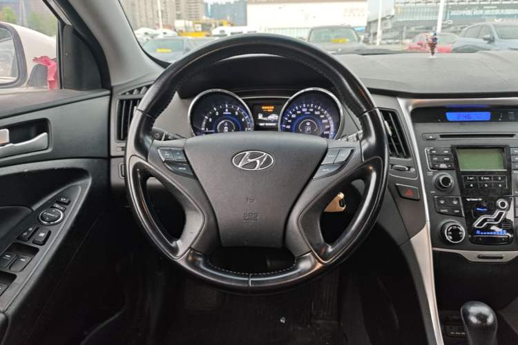 Used Hyundai Sonata 2013 2.0L Automatic Leading Edition Steering Wheel