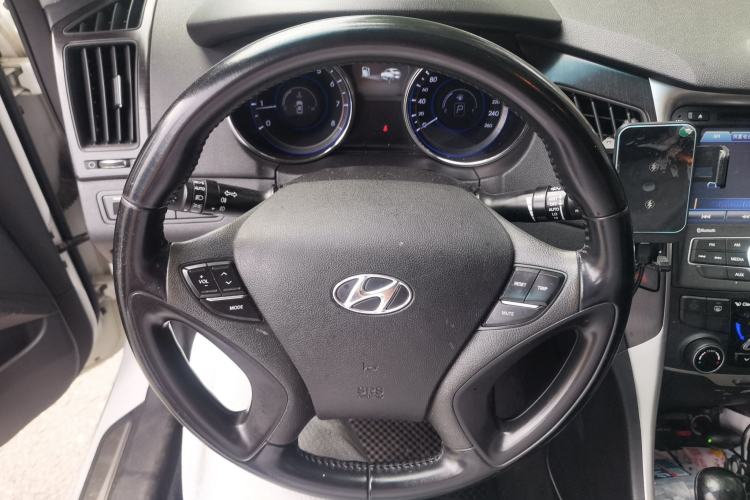 Used Hyundai Sonata 2013 2.4L Automatic Luxury Version China IV Standard Steering Wheel