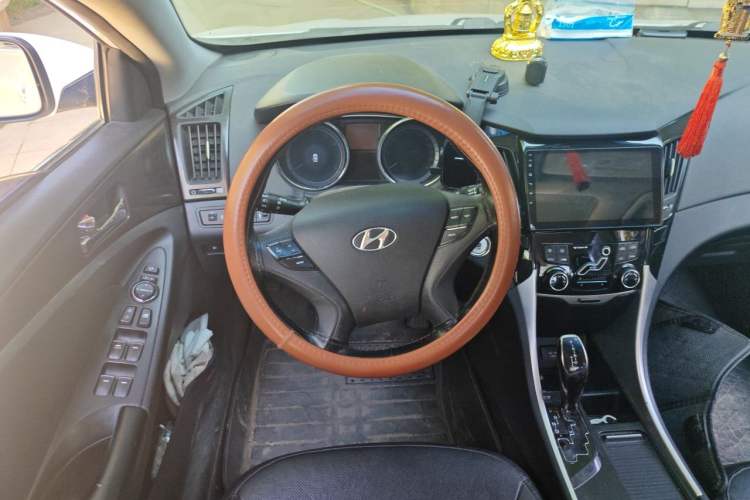 Used Hyundai Sonata 2013 2.0L Automatic Luxury Edition Steering Wheel