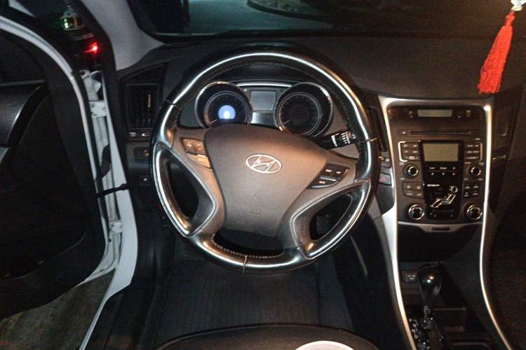 Used Hyundai Sonata 2013 2.0L Automatic Luxury Edition Steering Wheel
