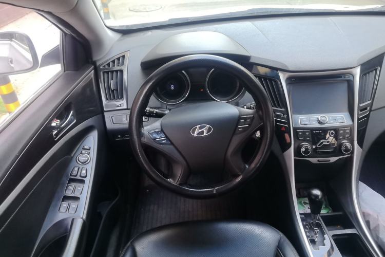Used Hyundai Sonata 2013 2.0L Automatic Luxury Edition Steering Wheel