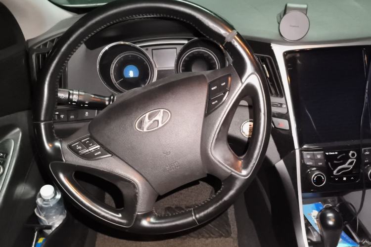 Used Hyundai Sonata 2013 2.4L Automatic Luxury Version China IV Standard Steering Wheel