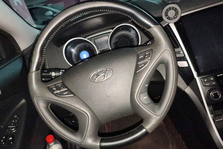 Used Hyundai Sonata 2013 2.0L Automatic Leading Edition Steering Wheel