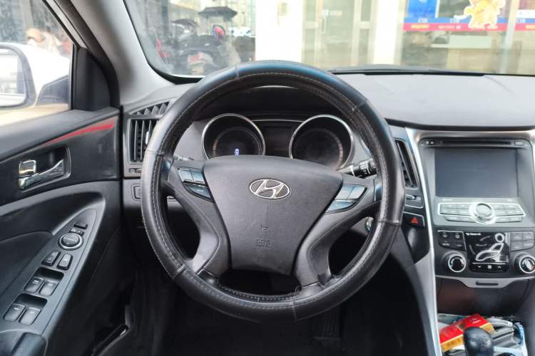 Used Hyundai Sonata 2013 2.4L Automatic Luxury Version China IV Standard Steering Wheel