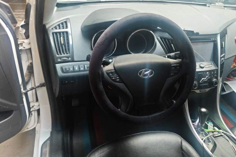 Used Hyundai Sonata 2013 2.4L Automatic Leading Edition China IV Standard Steering Wheel