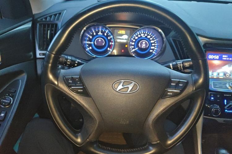 Used Hyundai Sonata 2013 2.0L Automatic Luxury Edition Steering Wheel