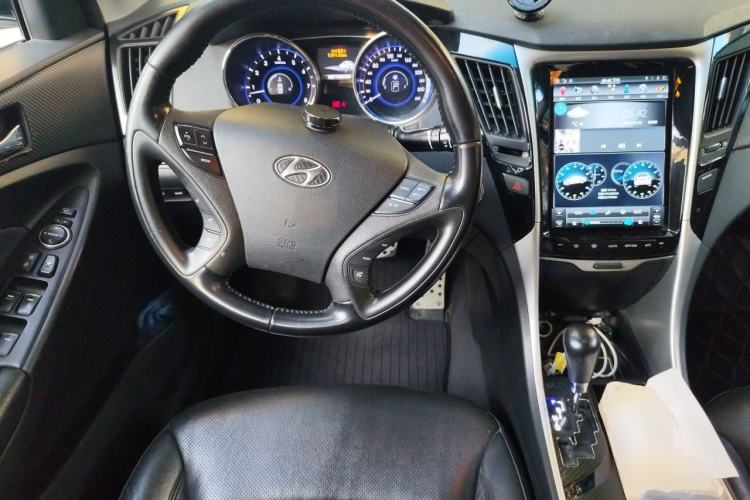 Used Hyundai Sonata 2013 2.4L Automatic Luxury Version China IV Standard Steering Wheel