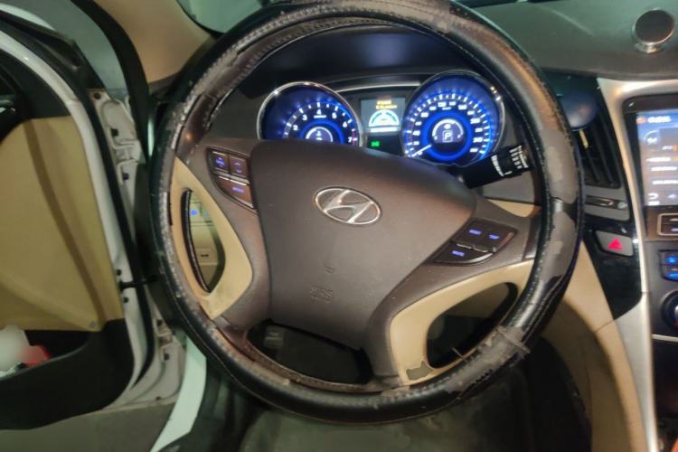 Used Hyundai Sonata 2013 2.0L Automatic Luxury Edition Steering Wheel