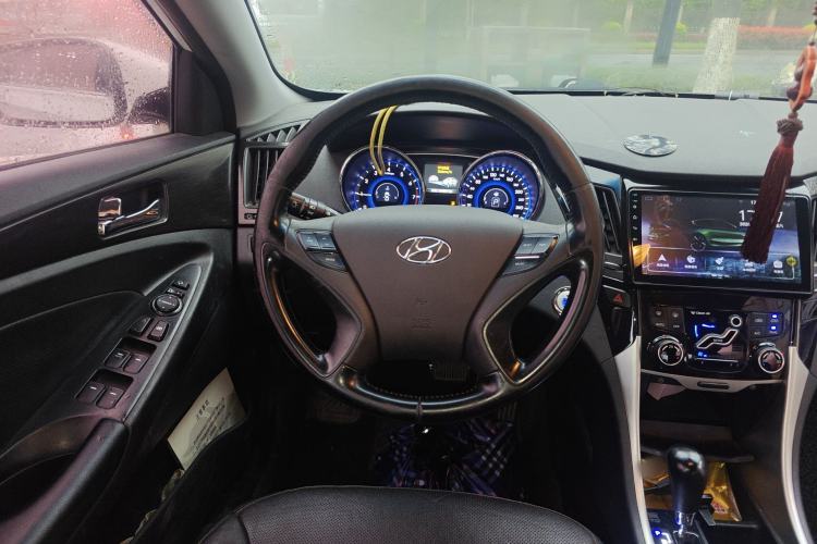 Used Hyundai Sonata 2013 2.0L Automatic Luxury Edition Steering Wheel