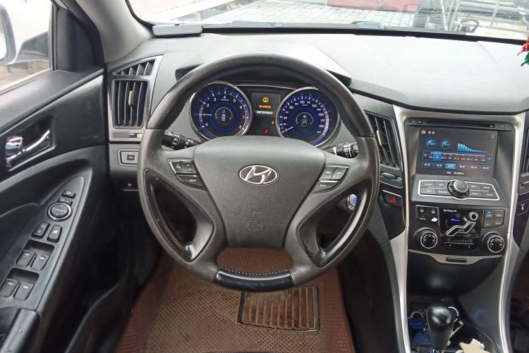 Used Hyundai Sonata 2013 2.0L Automatic Luxury Edition Steering Wheel