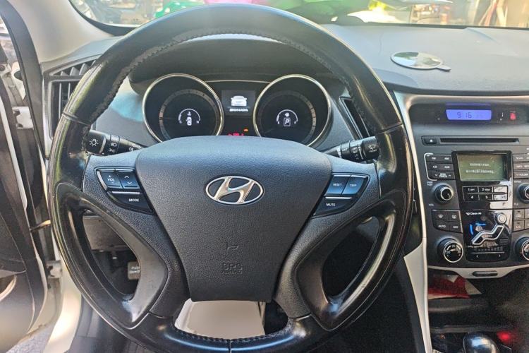 Used Hyundai Sonata 2013 2.0L Automatic Luxury Edition Steering Wheel