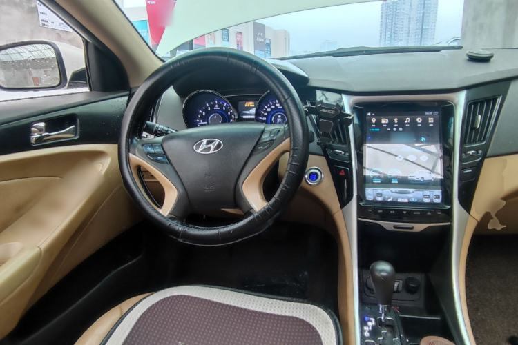 Used Hyundai Sonata 2013 2.4L Automatic Luxury Version China IV Standard Steering Wheel
