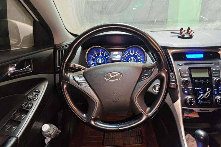 Used Hyundai Sonata 2013 2.0L Automatic Luxury Edition Steering Wheel
