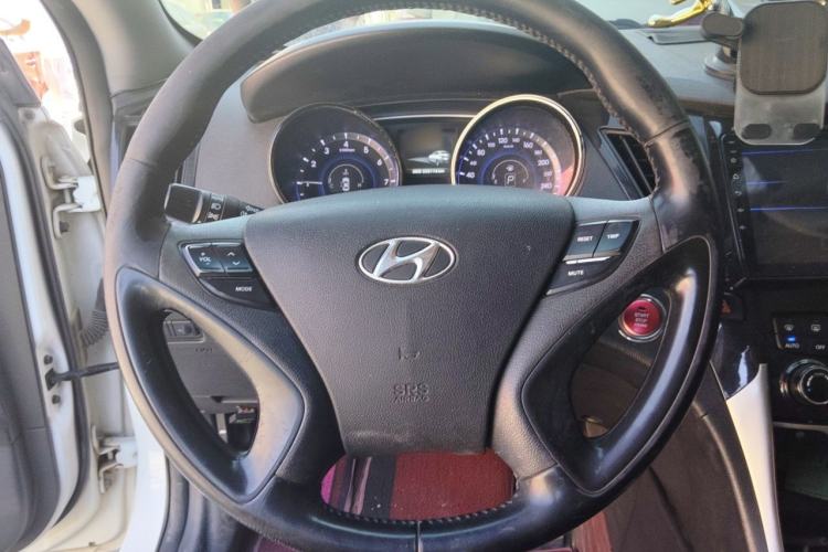 Used Hyundai Sonata 2013 2.4L Automatic Luxury Version China IV Standard Steering Wheel