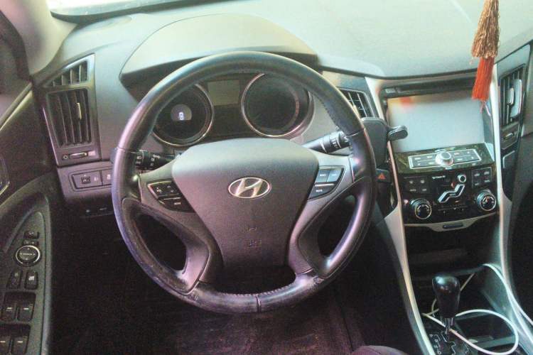 Used Hyundai Sonata 2013 2.4L Automatic Leading Edition China IV Standard Steering Wheel